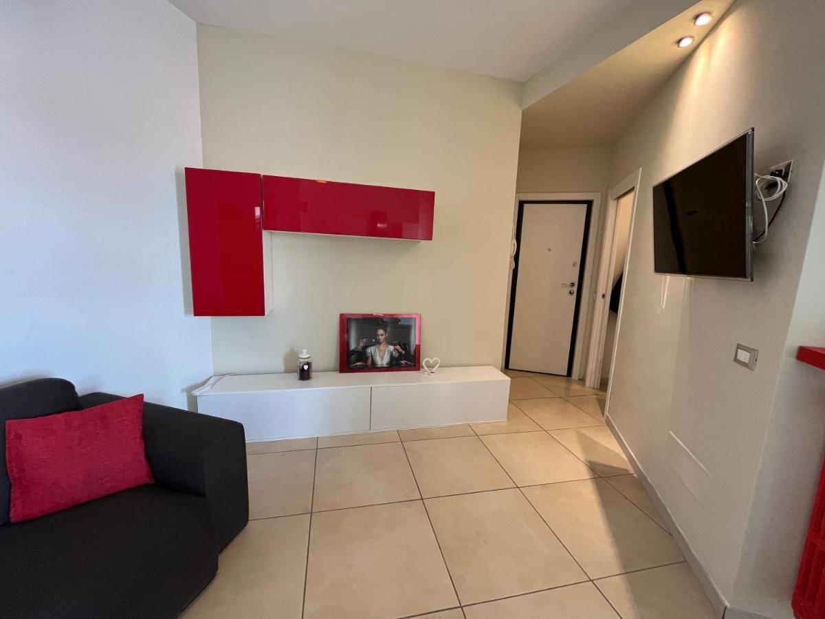 Appartamento Bilocale In Centro - 10Km Da Malpensa Gallarate Esterno foto