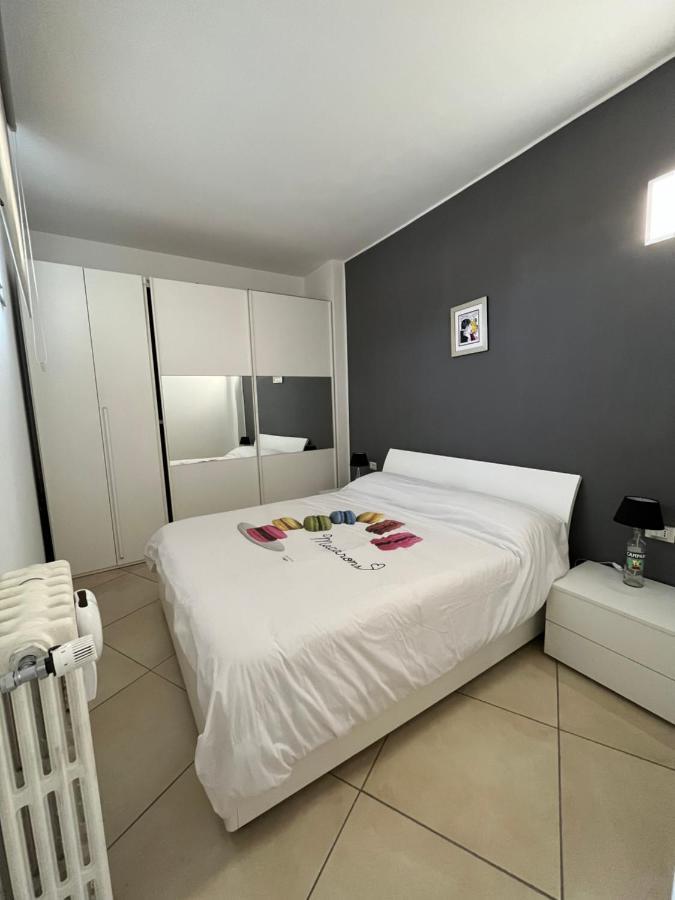 Appartamento Bilocale In Centro - 10Km Da Malpensa Gallarate Esterno foto