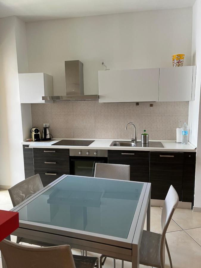 Appartamento Bilocale In Centro - 10Km Da Malpensa Gallarate Esterno foto